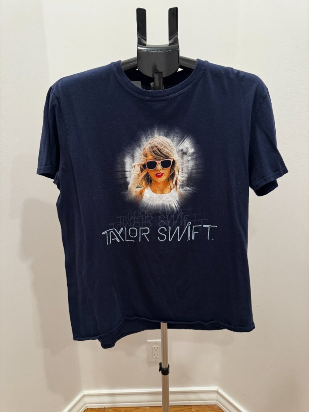 Official Taylor Swift 1989 World Tour Concert T-Shirt Navy Large 2015 EUC - Picture 4 of 12